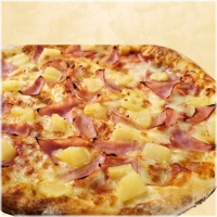 Pizza met ham en ananas