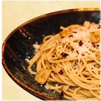 Knoflook en olie en parmezaanse kaas